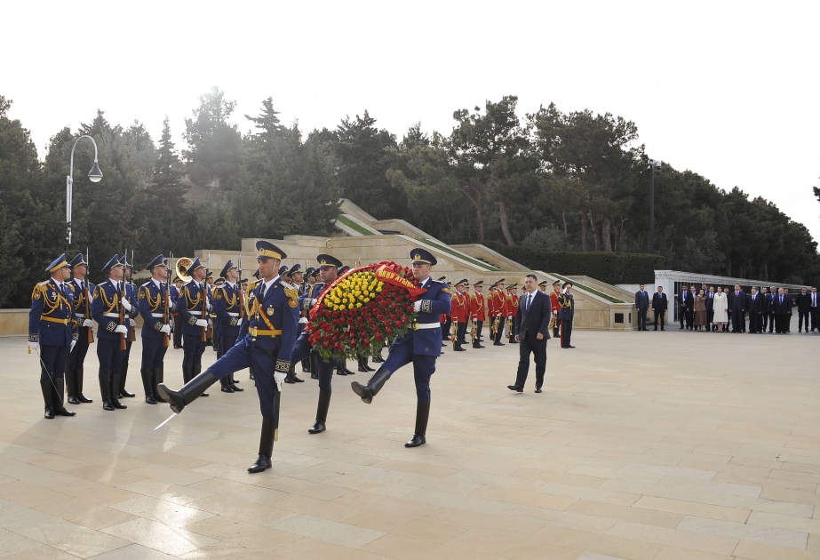 Şəhidlərin xatirəsinə ehtiram VİDEO