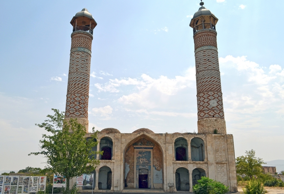 В ближайшее время в Агдаме начнется восстановление мечетей Джума и Гияслы