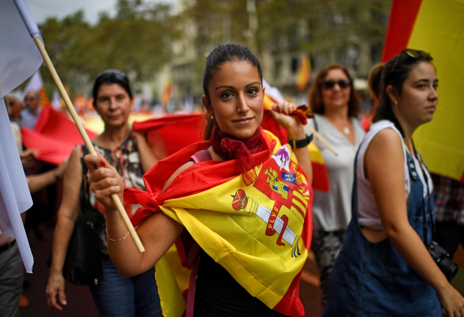 İspaniya immiqrasiya sayəsində əhali sayını bərpa edir