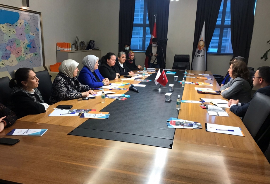 Türkiyədə səfərdə olan Azərbaycan nümayəndə heyəti Ədalət və İnkişaf Partiyasında görüş keçirib