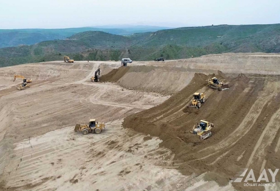 Continúa la construcción de la nueva autopista que rodea la ciudad de Lachin