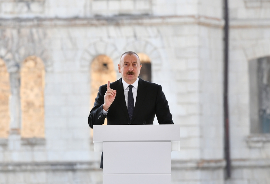 Ilham Aliyev: “La lengua materna es un factor clave que une a todos los ciudadanos de Azerbaiyán”