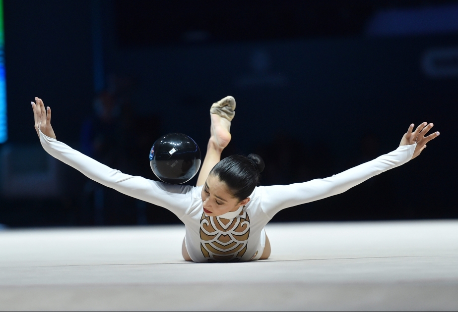 Zöhrə Ağamirova bədii gimnastika üzrə dünya kuboku yarışlarında topla proqramını nümayiş etdirib