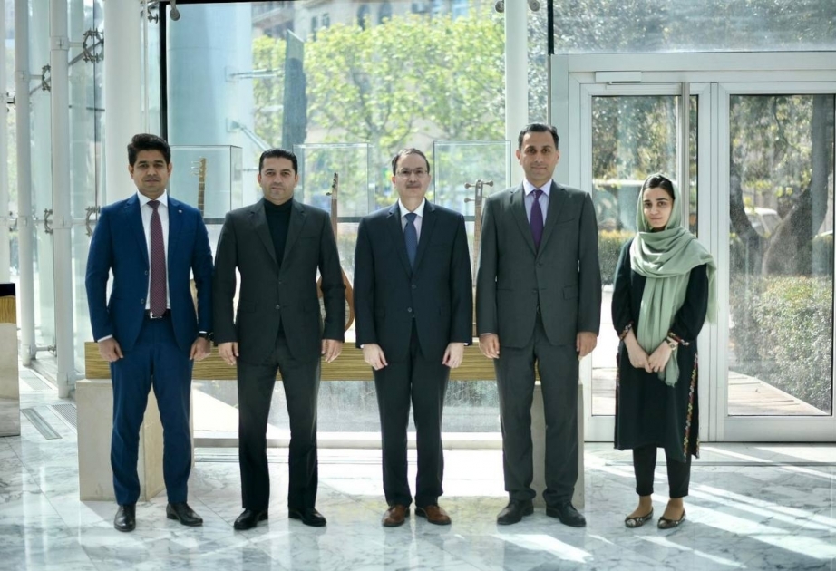 El embajador de Pakistán visita el Centro de Mugham