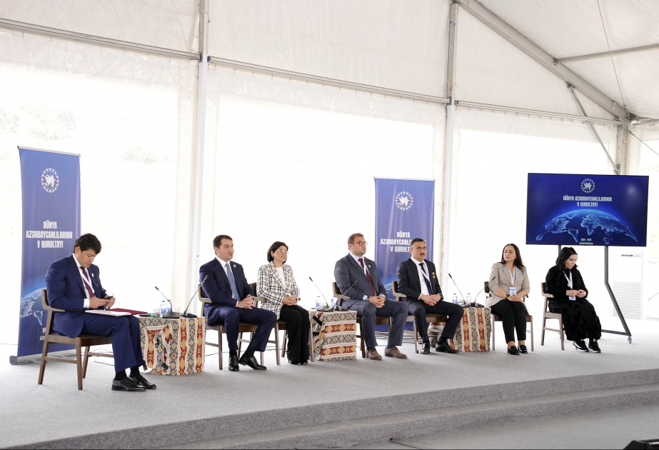 Şuşada keçirilən Dünya Azərbaycanlılarının V Qurultayı işini panel iclasları ilə davam etdirib