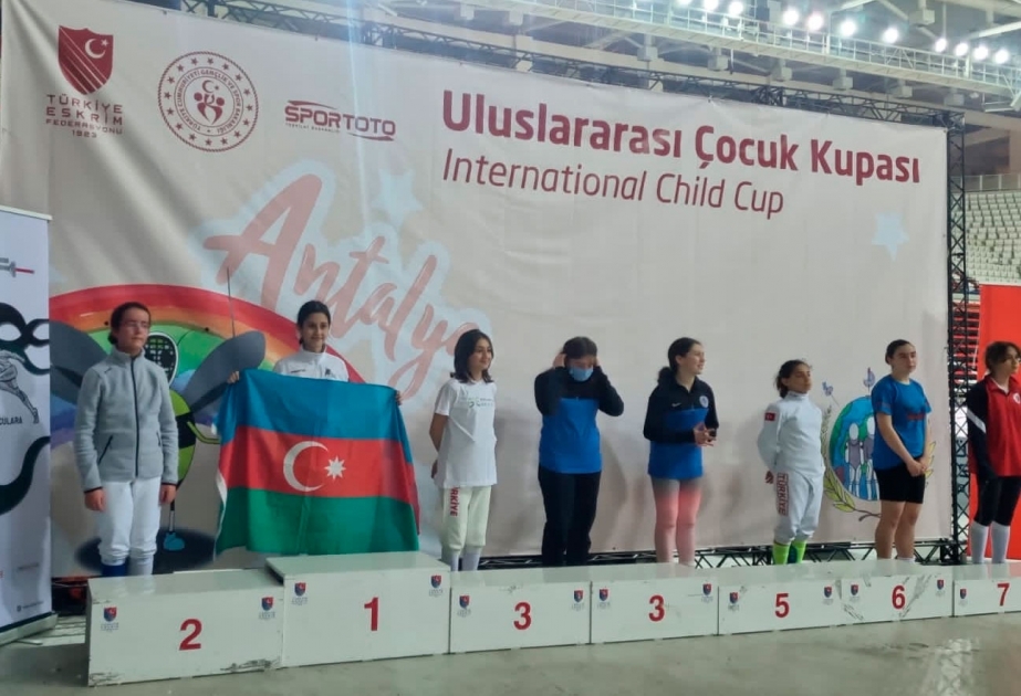 Azərbaycanın iki idmançısı qılıncoynatma üzrə beynəlxalq turnirdə qızıl medal qazanıb