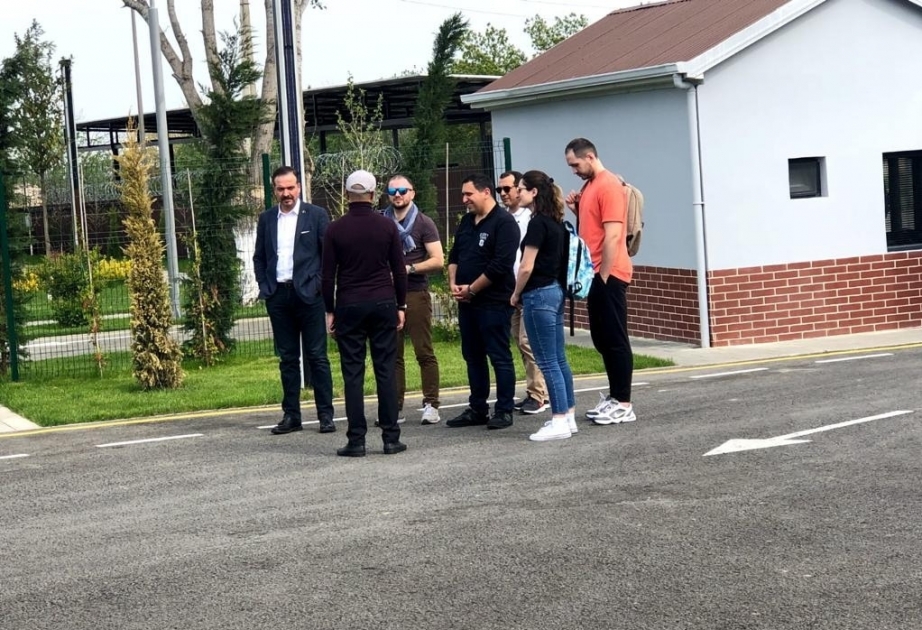 Miembros de la Asociación Pública de Jóvenes Azerbaiyanos-Americanos visitan Aghdam