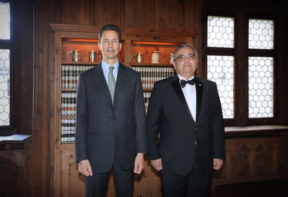 Aserbaidschanischer Botschafter überreicht Erbprinz Alois von und zu Liechtenstein sein Beglaubigungsschreiben
