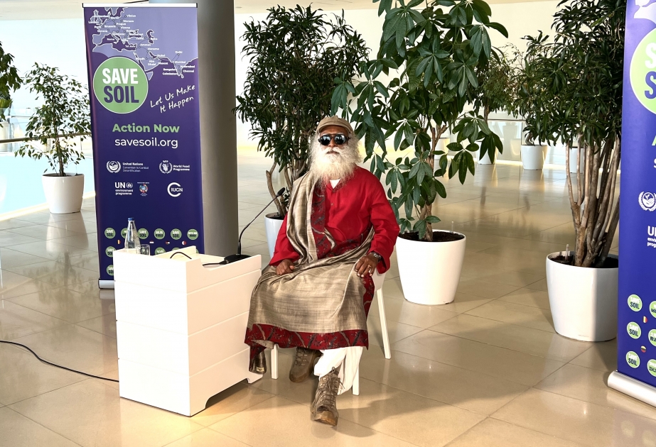 Sadhguru, que se encuentra en un viaje de 100 días, dio una conferencia en Azerbaiyán