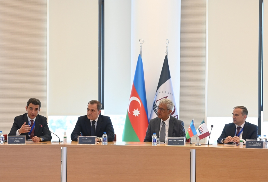 Canciller azerbaiyano participó en la mesa redonda de la conferencia internacional "Cáucaso Sur: Desarrollo y Cooperación"