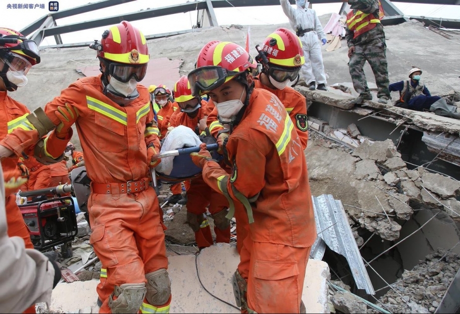 Çində bina dağıntısı altından 5 nəfər xilas edilib VİDEO