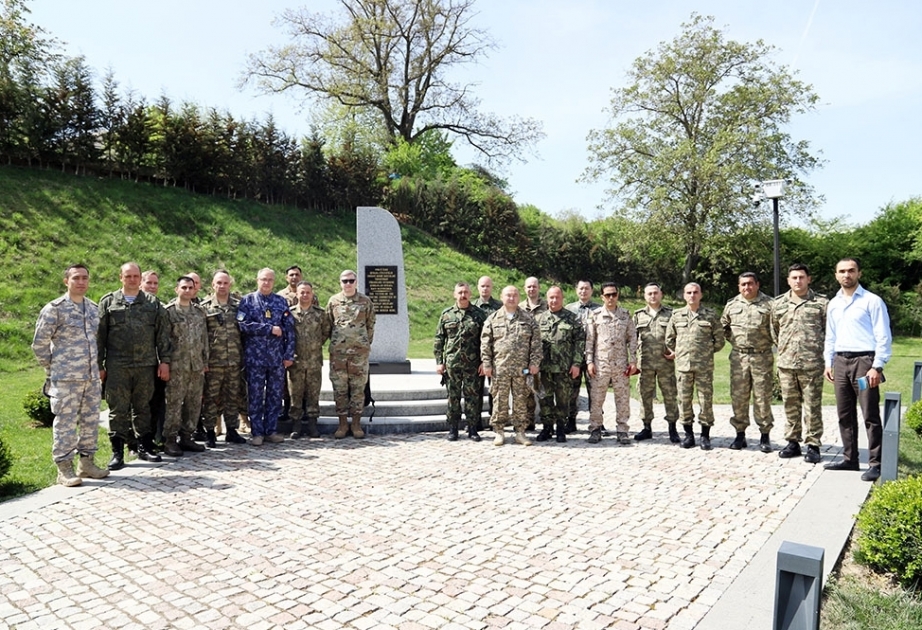 Военные атташе посетили воинскую часть