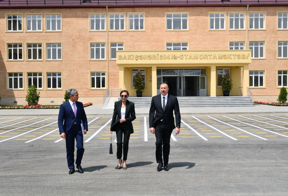 Prezident İlham Əliyev və birinci xanım Mehriban Əliyeva Bakının Kürdəxanı qəsəbəsində inşa olunan 304 nömrəli tam orta məktəbin açılışında iştirak ediblər YENİLƏNİB VİDEO