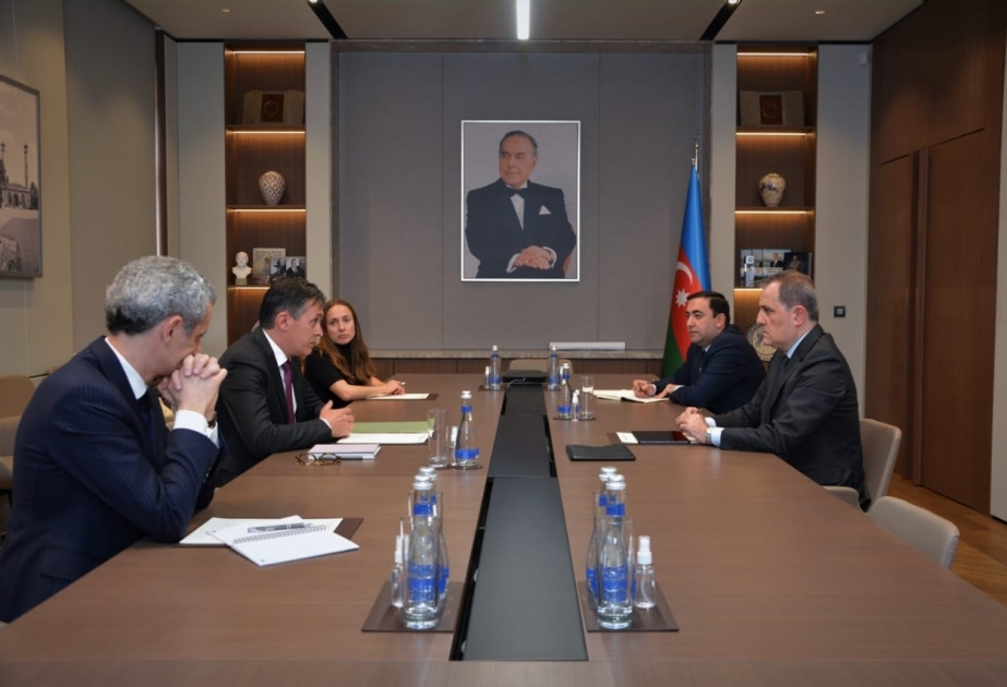 Canciller de Azerbaiyán se reúne con el embajador del Ministerio de Asuntos Exteriores francés para la Asociación Oriental