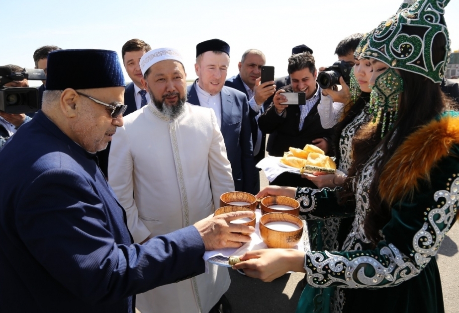 Шейх уль-ислам Аллахшукюр Пашазаде прибыл с визитом в город Туркистан Казахстана