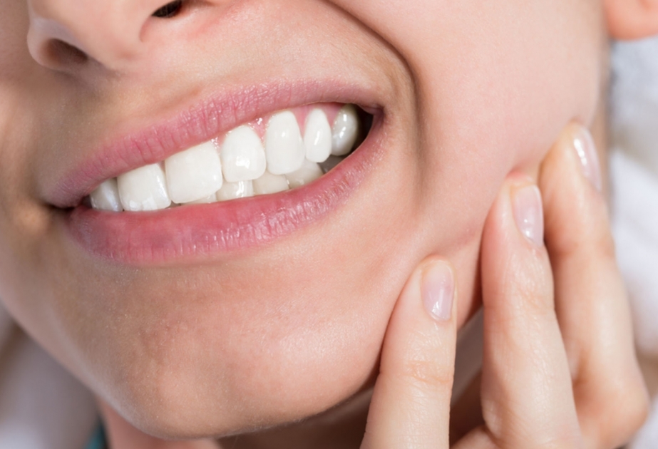 Şəkər və karbohidrat diş əti xəstəliklərinin yaranmasına səbəb olur