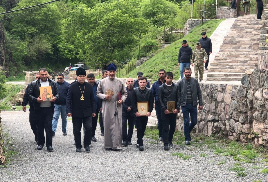 Representantes de la comunidad albanesa-udí celebraron la Pascua en el monasterio de Khudaveng