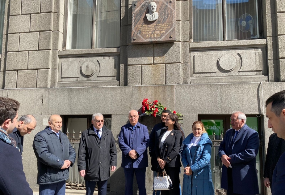Sankt-Peterburqda Azərbaycan xalqının ümummilli lideri Heydər Əliyevin xatirəsi yad edilib