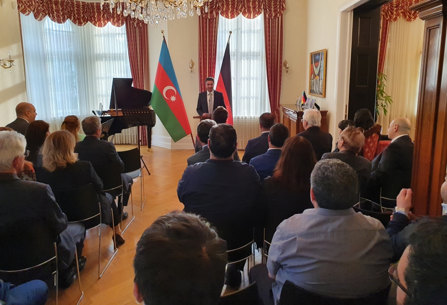 Ümummilli lider Heydər Əliyevin xatirəsi Berlin şəhərində də anılıb VİDEO