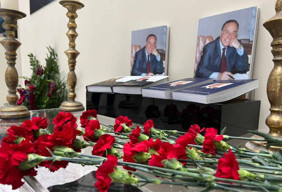 Xalq Təsərrüfatı Nailiyyətləri Sərgisində “Müasir Azərbaycan dövlətçiliyinin memarı” adlı sərginin açılışı olub