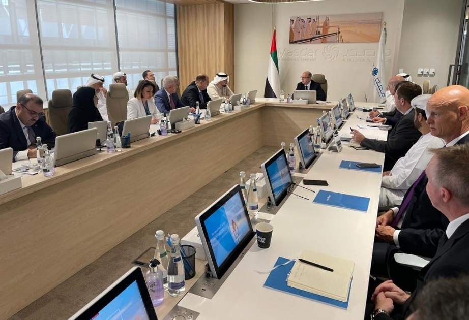 Azerbaiyán y la empresa Masdar de Emiratos Árabes Unidos discuten la cooperación en materia de "energía verde"