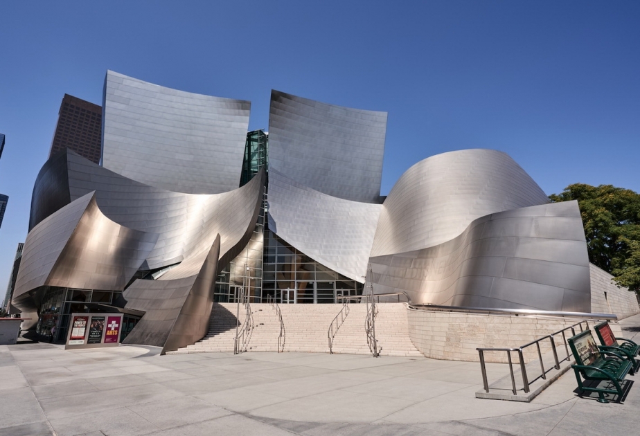 Disney Concert Hall- wavy stainless steel shaped hall