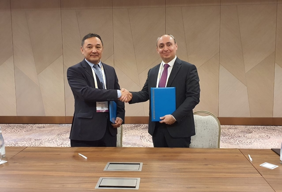 Delegación de Azercosmos asiste a una conferencia sobre tecnología espacial en Uzbekistán