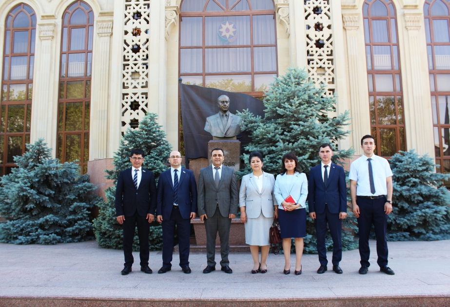 Özbəkistan Ali Məclisinin deputatları Daşkənddəki Heydər Əliyev adına Azərbaycan Mədəniyyət Mərkəzində olublar