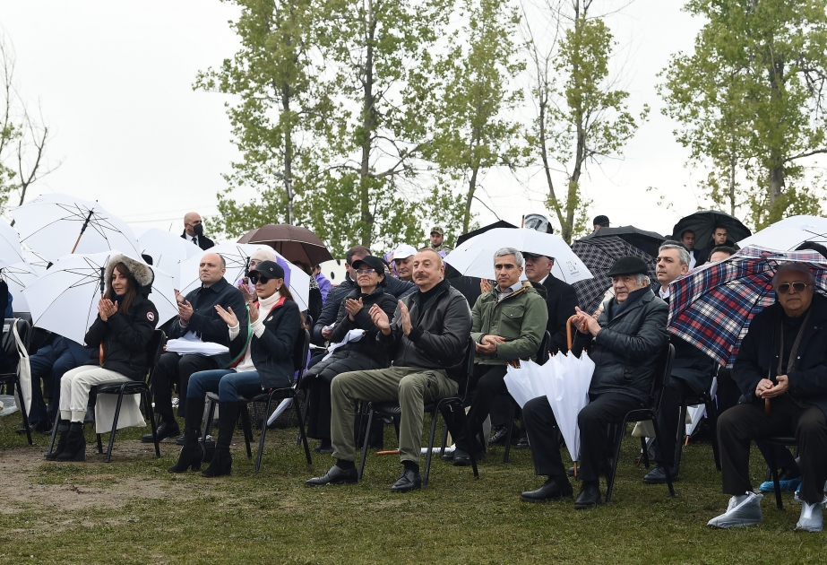 Choucha accueille le 5e Festival international de folklore « Kharybulbul »  Le président Ilham Aliyev et la première dame Mehriban Aliyeva assistent à la cérémonie d’ouverture VIDEO