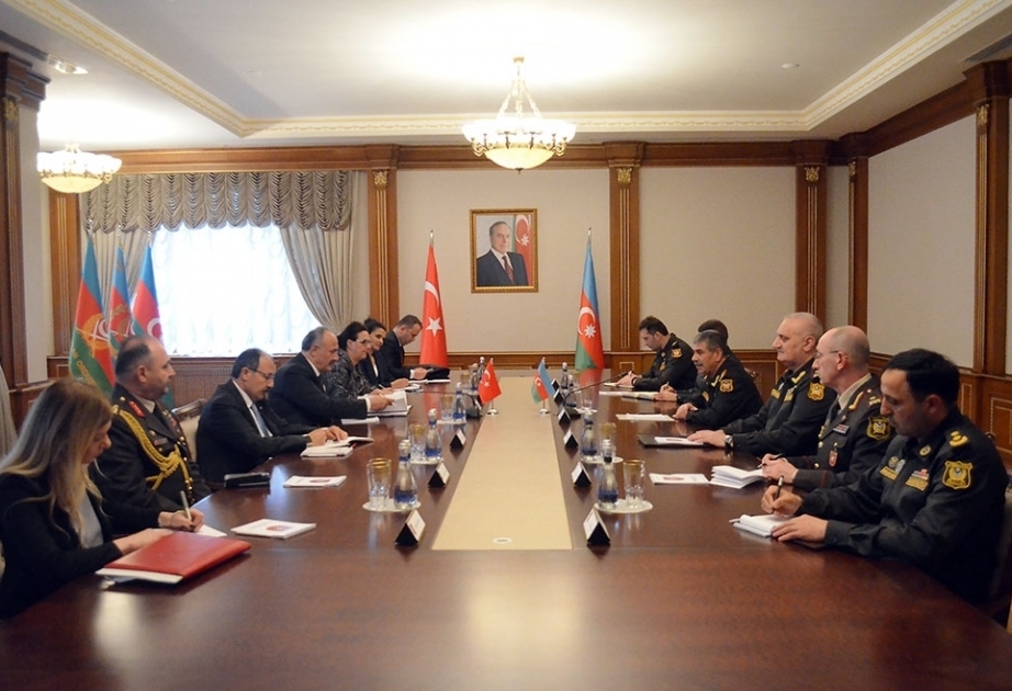 阿塞拜疆国防部长会见土耳其共和国国家安全委员会秘书长