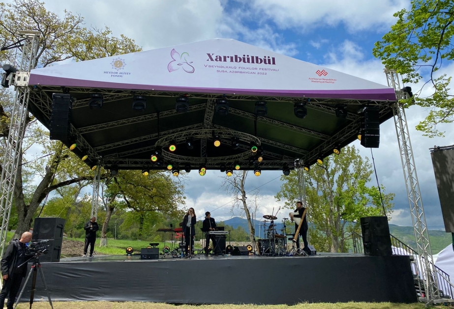 V “Xarıbülbül” Beynəlxalq Folklor Festivalı davam edir