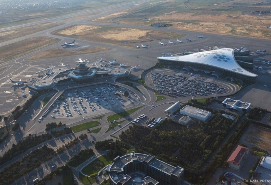 Пассажиропоток азербайджанских аэропортов достиг почти миллиона человек