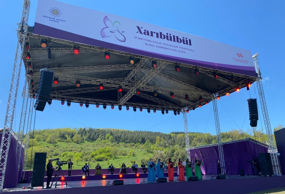V “Xarıbülbül” Beynəlxalq Folklor Festivalı davam edir