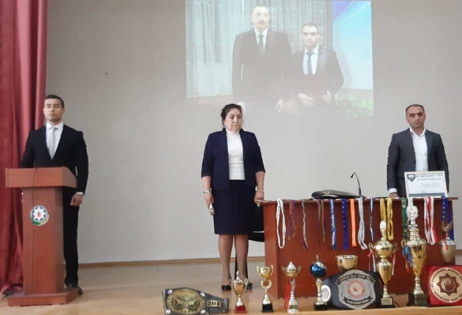 Dördqat Avropa çempionu Elçin Eminov məktəblilərlə görüşüb