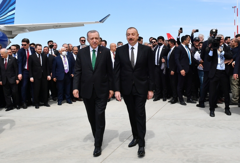 El Presidente Ilham Aliyev llegó a Turquía para una visita de trabajo