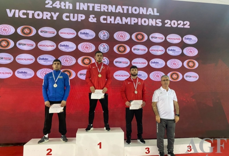 Gənc güləşçilərimiz Antalyada 11 medal qazanıblar
