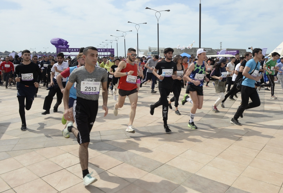 Russe bewältigt ”Baku Marathon-2022“ als erster Mann
