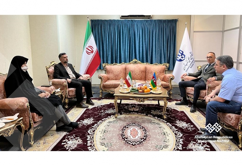 Azerbaiyán e Irán discuten las perspectivas de cooperación en la industria del libro y la literatura