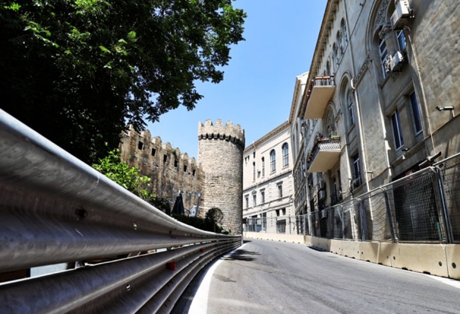 Формула 1: На трассе в Баку изменили заезд на пит-лейн