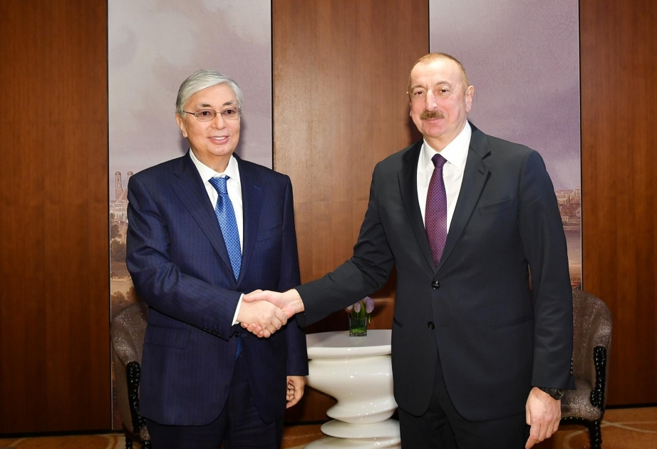 El presidente de la República de Azerbaiyán realizó una llamada telefónica al presidente de la República de Kazajstán