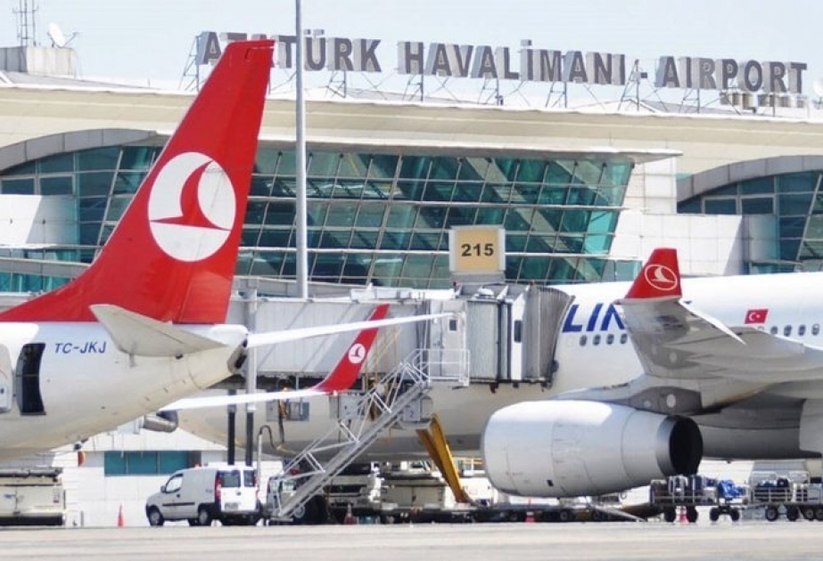 Türkiyəli nazir Atatürk Hava Limanında uçuş-enmə zolaqlarının sökülməsi ilə bağlı açıqlama verib