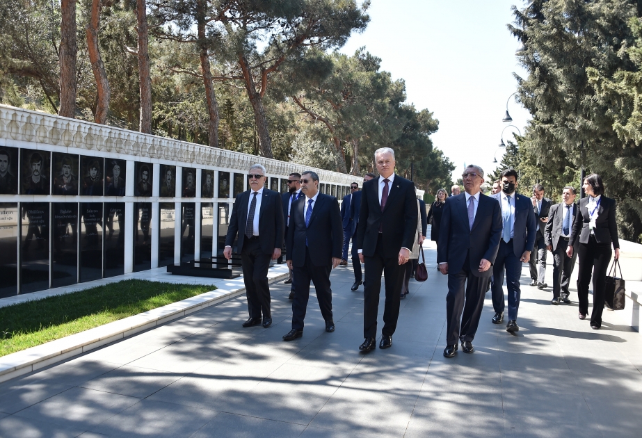 Bakou : le président lituanien rend hommage aux martyrs azerbaïdjanais