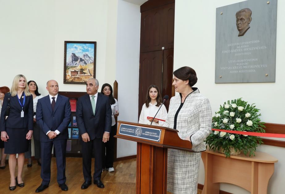 В Азербайджанском государственном экономическом университете открылась аудитория имени литовского поэта и драматурга