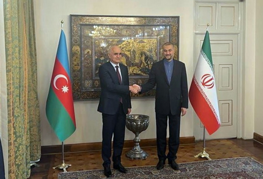 بحث مسائل التعاون الإقليمي بين أذربيجان وإيران