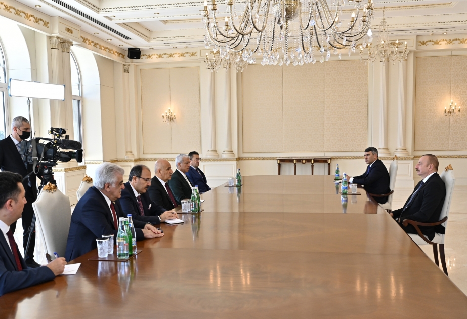 Präsident Ilham Aliyev empfängt türkischen Minister für Land- und Forstwirtschaft Vahit Kirişçi VIDEO