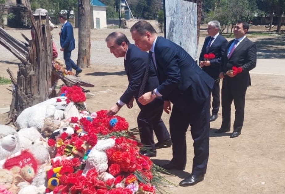 El Primer Ministro de Bielorrusia rindió homenaje a las víctimas del terror armenio en Ganja