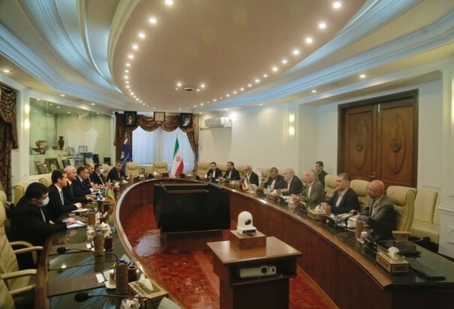 Azerbaiyán e Irán discuten el desarrollo de la cooperación en materia de petróleo y gas
