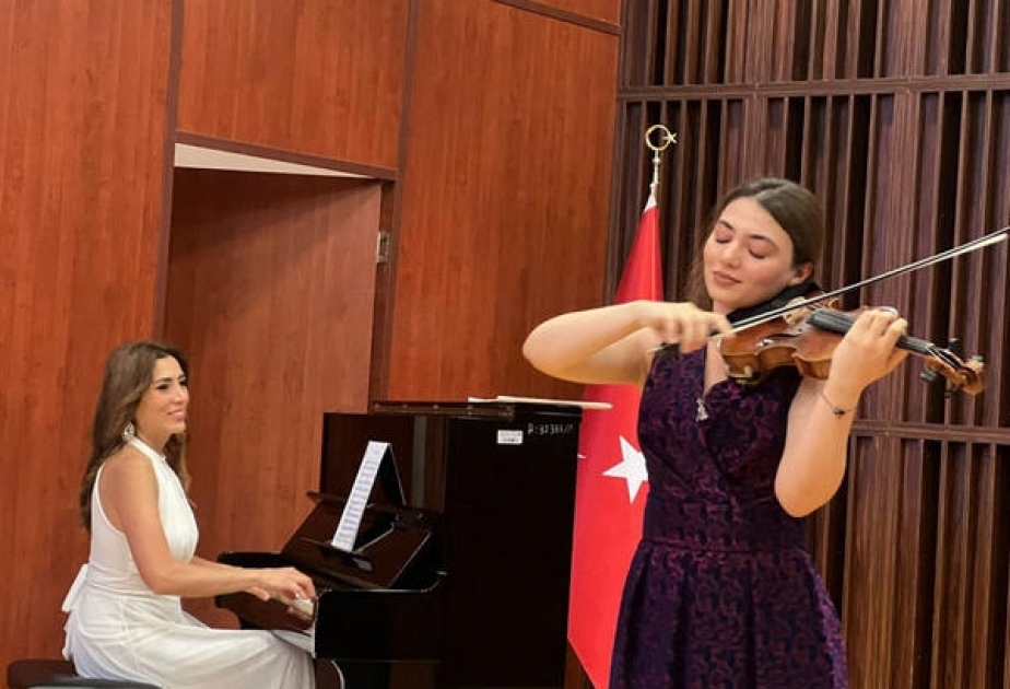 İzmirdə “Şuşa İli” çərçivəsində “Gənclərə dəstək” layihəsinin konserti