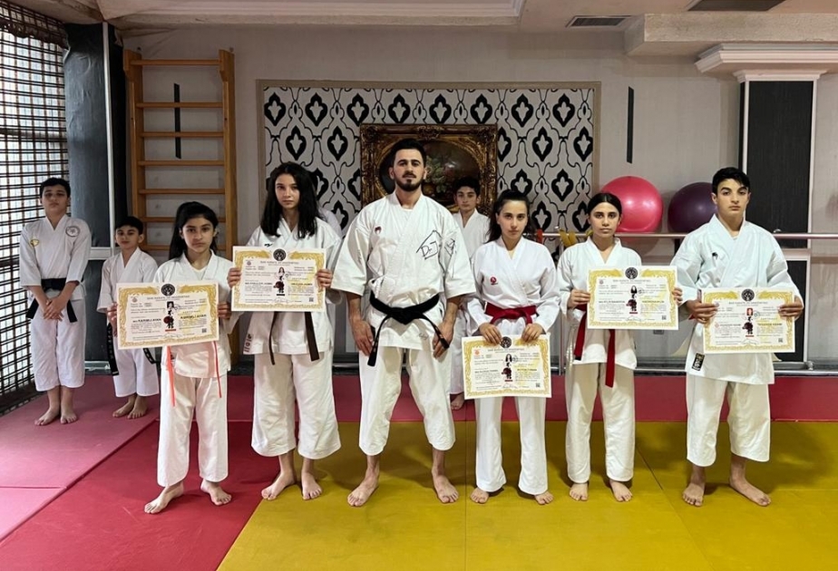Uşaqlar, yeniyetmələr, gənclər və böyüklər fudokan üzrə kəmər üçün dərəcə imtahanları veriblər