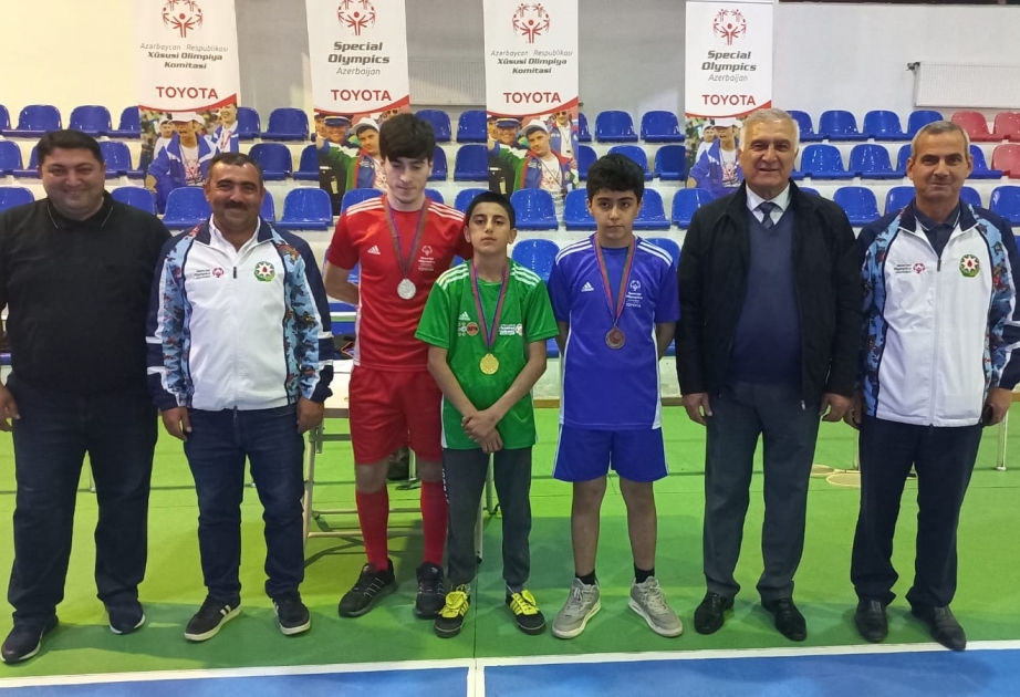 Xüsusi olimpiyaçılar badminton yarışlarında iştirak ediblər